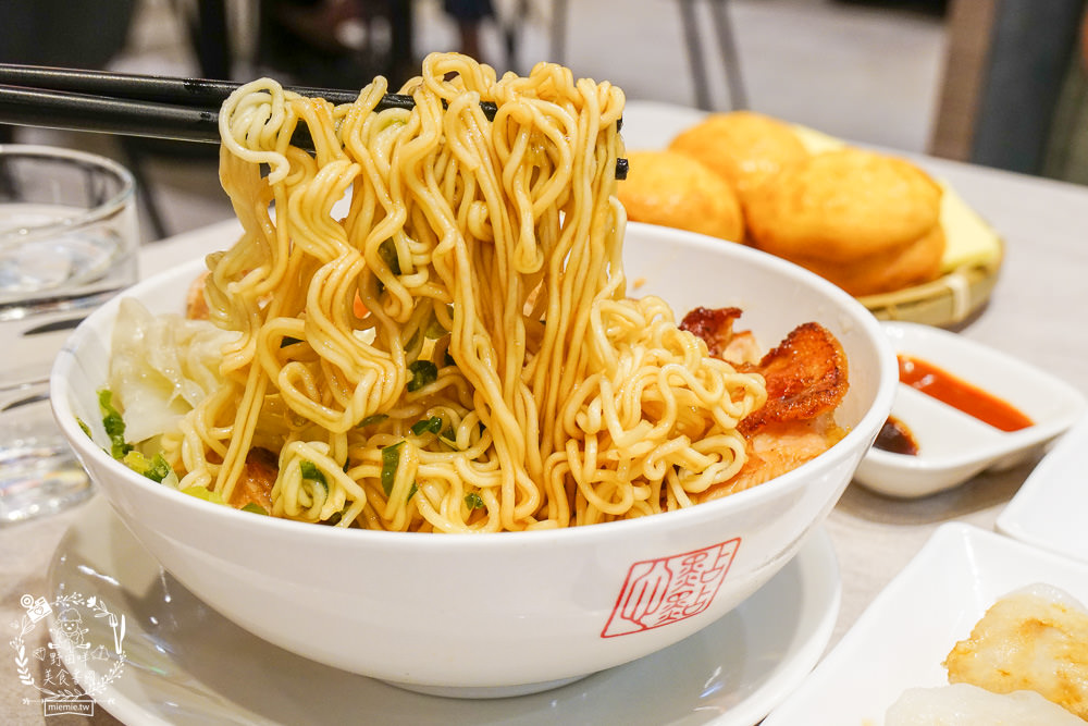 點點心|高雄夢時代超人氣港式點心!超可愛豬仔流沙包拍照打卡超有趣!連平日都要排隊的超人氣餐廳!