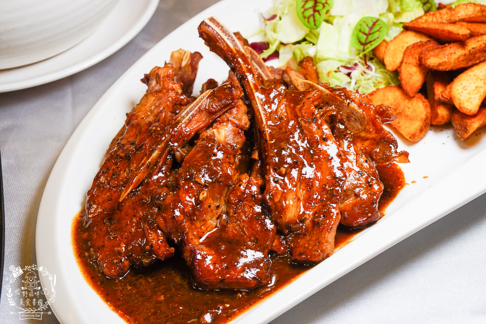 高雄婚宴推薦[聯上大飯店晶綺盛宴博愛館]全新設備的華麗場地+聘請獲獎無數的20年資歷主廚！