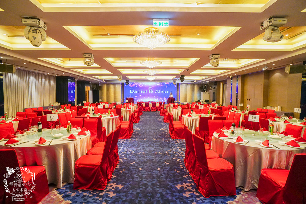 高雄婚宴推薦[聯上大飯店晶綺盛宴博愛館]全新設備的華麗場地+聘請獲獎無數的20年資歷主廚！