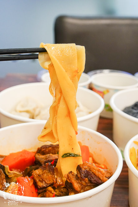 高雄真男饌品疆食堂!聘請新疆廚師製作道地皮帶麵!飽滿水餃一顆抵兩顆? - 第23張圖 高雄真男饌品疆食堂!聘請新疆廚師製作道地皮帶麵!飽滿水餃一顆抵兩顆?