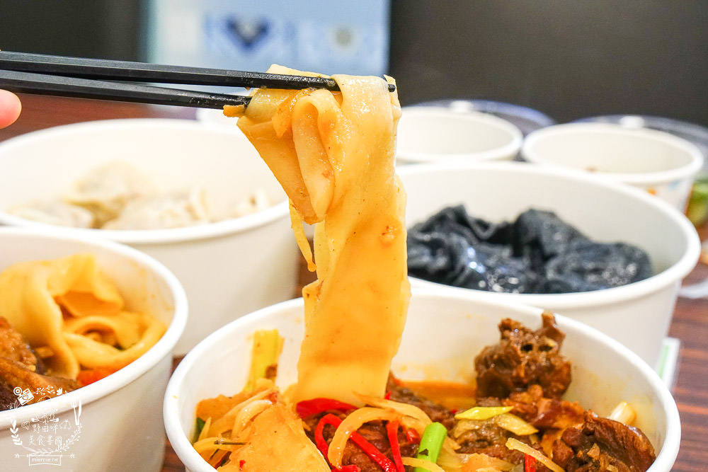 高雄真男饌品疆食堂!聘請新疆廚師製作道地皮帶麵!飽滿水餃一顆抵兩顆? - 第30張圖 高雄真男饌品疆食堂!聘請新疆廚師製作道地皮帶麵!飽滿水餃一顆抵兩顆?