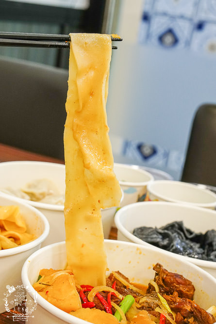 高雄真男饌品疆食堂!聘請新疆廚師製作道地皮帶麵!飽滿水餃一顆抵兩顆? - 第31張圖 高雄真男饌品疆食堂!聘請新疆廚師製作道地皮帶麵!飽滿水餃一顆抵兩顆?