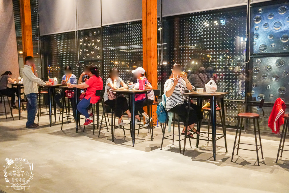 全台最美-高雄鼓山魚市場|高雄最CHILL的港邊景色+透明玻璃屋漁市場!見證哈瑪星最繁榮時刻!高雄新景點推薦! - 第27張圖 全台最美-高雄鼓山魚市場|高雄最CHILL的港邊景色+透明玻璃屋漁市場!見證哈瑪星最繁榮時刻!高雄新景點推薦!