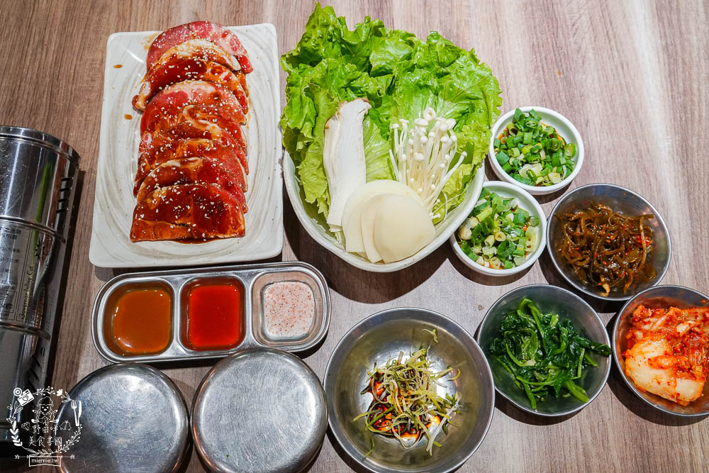 高雄[高麗.菜韓式料理]仁雄路超人氣韓式料理!炸醬麵銷魂美味!香噴噴韓式烤肉超誘人!