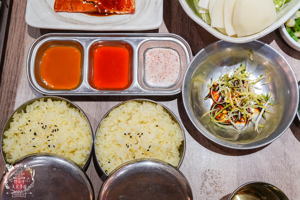 高雄[高麗.菜韓式料理]仁雄路超人氣韓式料理!炸醬麵銷魂美味!香噴噴韓式烤肉超誘人!