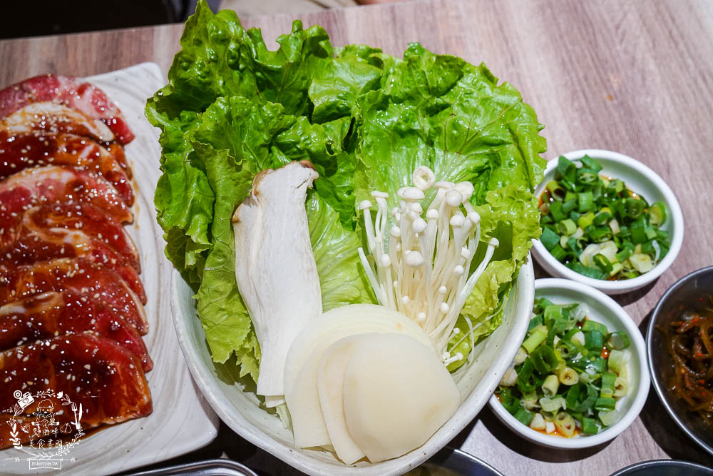 高雄[高麗.菜韓式料理]仁雄路超人氣韓式料理!炸醬麵銷魂美味!香噴噴韓式烤肉超誘人!