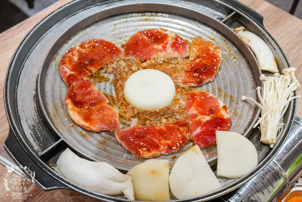 高雄[高麗.菜韓式料理]仁雄路超人氣韓式料理!炸醬麵銷魂美味!香噴噴韓式烤肉超誘人!