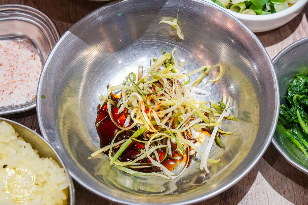 高雄[高麗.菜韓式料理]仁雄路超人氣韓式料理!炸醬麵銷魂美味!香噴噴韓式烤肉超誘人!