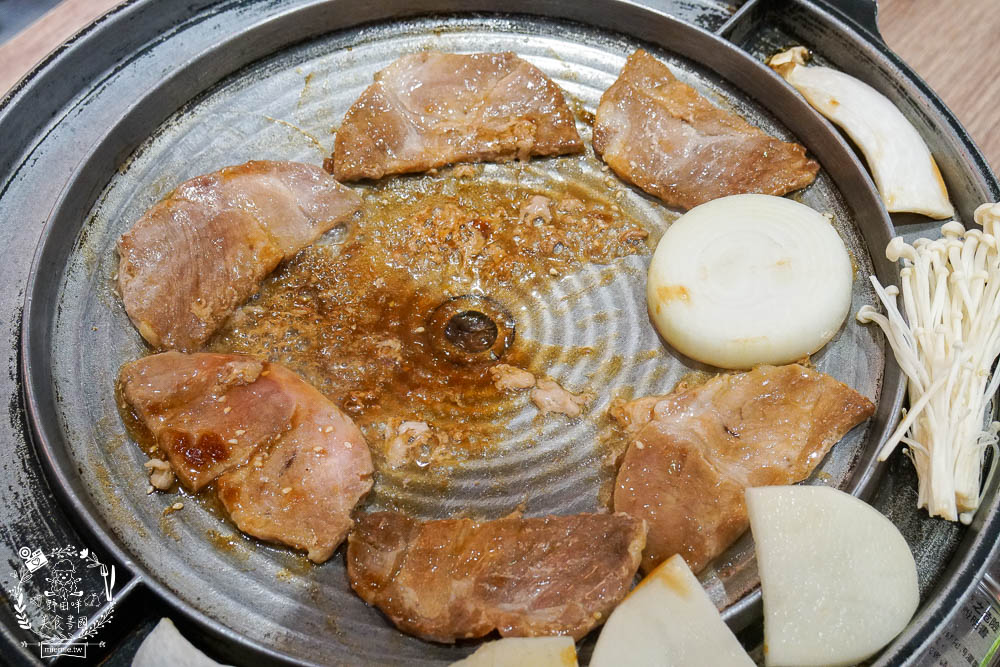 高雄[高麗.菜韓式料理]仁雄路超人氣韓式料理!炸醬麵銷魂美味!香噴噴韓式烤肉超誘人!