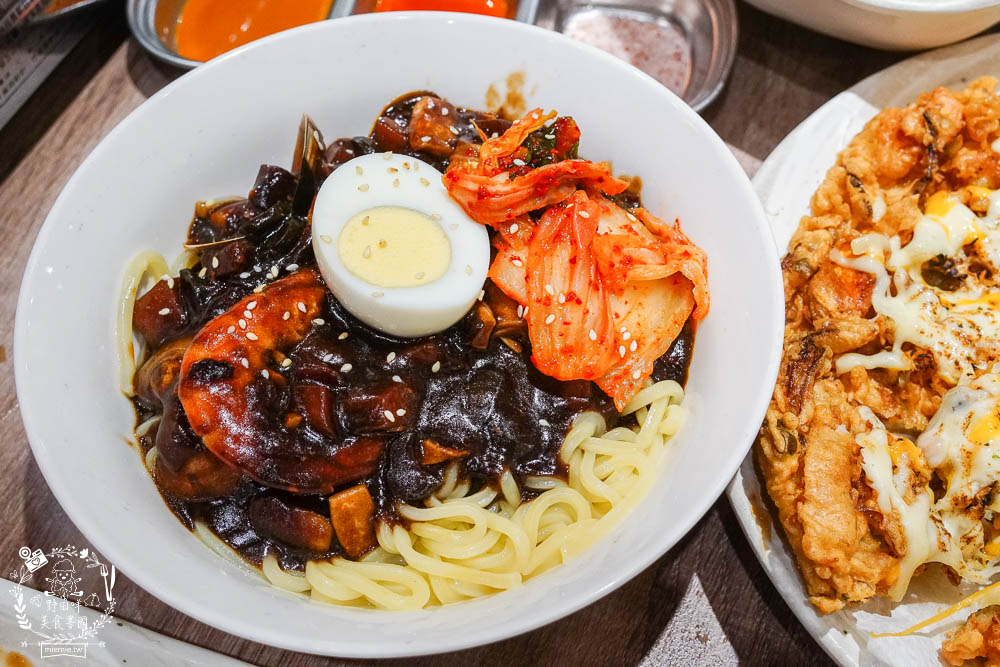 高雄[高麗.菜韓式料理]仁雄路超人氣韓式料理!炸醬麵銷魂美味!香噴噴韓式烤肉超誘人!