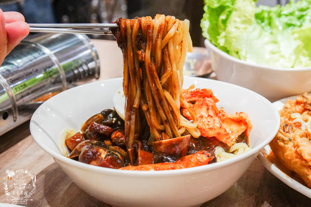 高雄[高麗.菜韓式料理]仁雄路超人氣韓式料理!炸醬麵銷魂美味!香噴噴韓式烤肉超誘人!