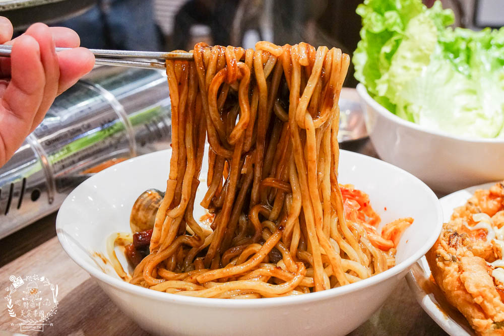 高雄[高麗.菜韓式料理]仁雄路超人氣韓式料理!炸醬麵銷魂美味!香噴噴韓式烤肉超誘人!