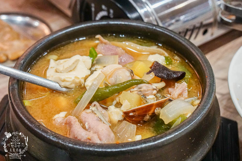 高雄[高麗.菜韓式料理]仁雄路超人氣韓式料理!炸醬麵銷魂美味!香噴噴韓式烤肉超誘人!