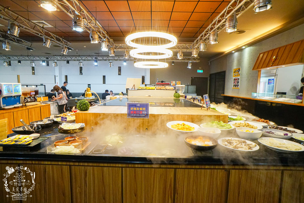 高雄鬥牛士二鍋楠梓店|350元超澎湃火鍋吃到飽!選項破百的霸氣自助吧!限量火山爆發大肉盤+熊熊冰磚超貼心~
