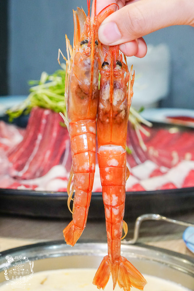 高雄鬥牛士二鍋楠梓店|350元超澎湃火鍋吃到飽!選項破百的霸氣自助吧!限量火山爆發大肉盤+熊熊冰磚超貼心~