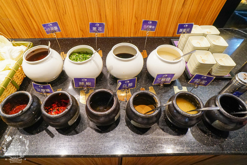 高雄鬥牛士二鍋楠梓店|350元超澎湃火鍋吃到飽!選項破百的霸氣自助吧!限量火山爆發大肉盤+熊熊冰磚超貼心~