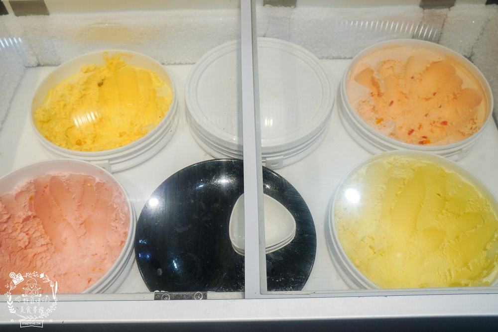 高雄鬥牛士二鍋楠梓店|350元超澎湃火鍋吃到飽!選項破百的霸氣自助吧!限量火山爆發大肉盤+熊熊冰磚超貼心~