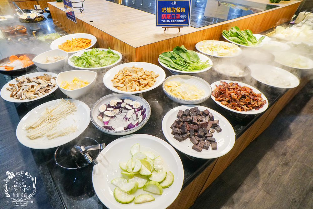 高雄鬥牛士二鍋楠梓店|350元超澎湃火鍋吃到飽!選項破百的霸氣自助吧!限量火山爆發大肉盤+熊熊冰磚超貼心~