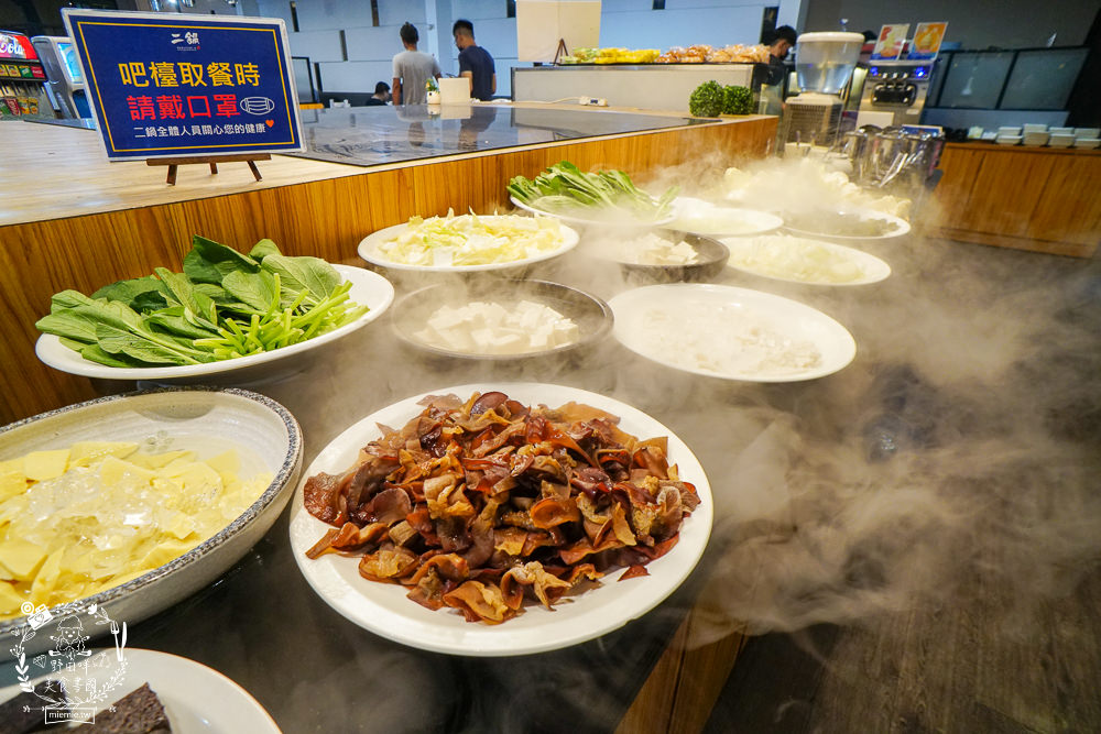 高雄鬥牛士二鍋楠梓店|350元超澎湃火鍋吃到飽!選項破百的霸氣自助吧!限量火山爆發大肉盤+熊熊冰磚超貼心~