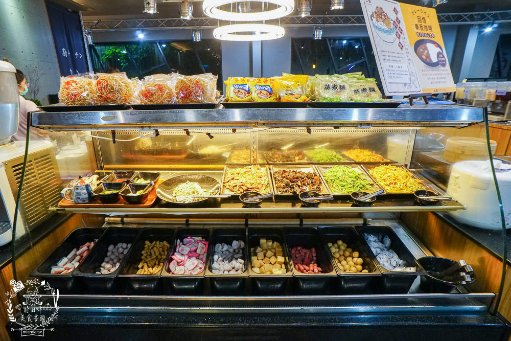 高雄鬥牛士二鍋楠梓店|350元超澎湃火鍋吃到飽!選項破百的霸氣自助吧!限量火山爆發大肉盤+熊熊冰磚超貼心~