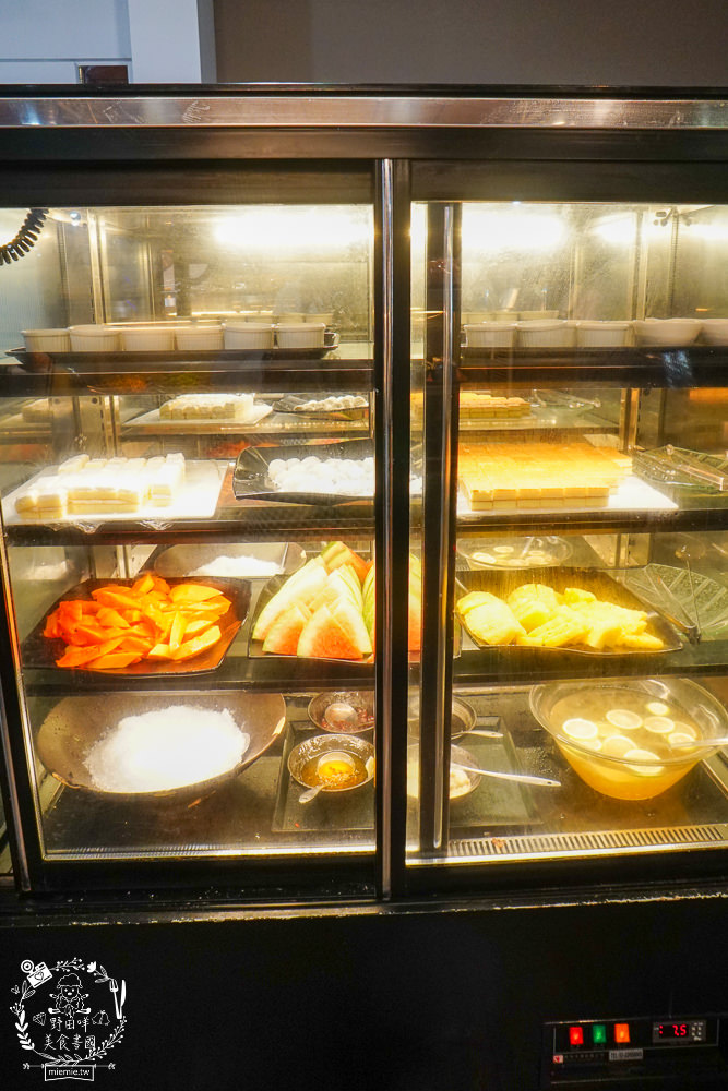 高雄鬥牛士二鍋楠梓店|350元超澎湃火鍋吃到飽!選項破百的霸氣自助吧!限量火山爆發大肉盤+熊熊冰磚超貼心~