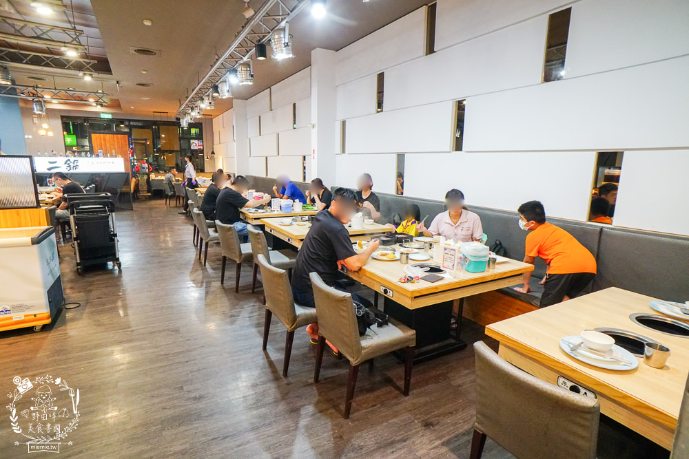 高雄鬥牛士二鍋楠梓店|350元超澎湃火鍋吃到飽!選項破百的霸氣自助吧!限量火山爆發大肉盤+熊熊冰磚超貼心~