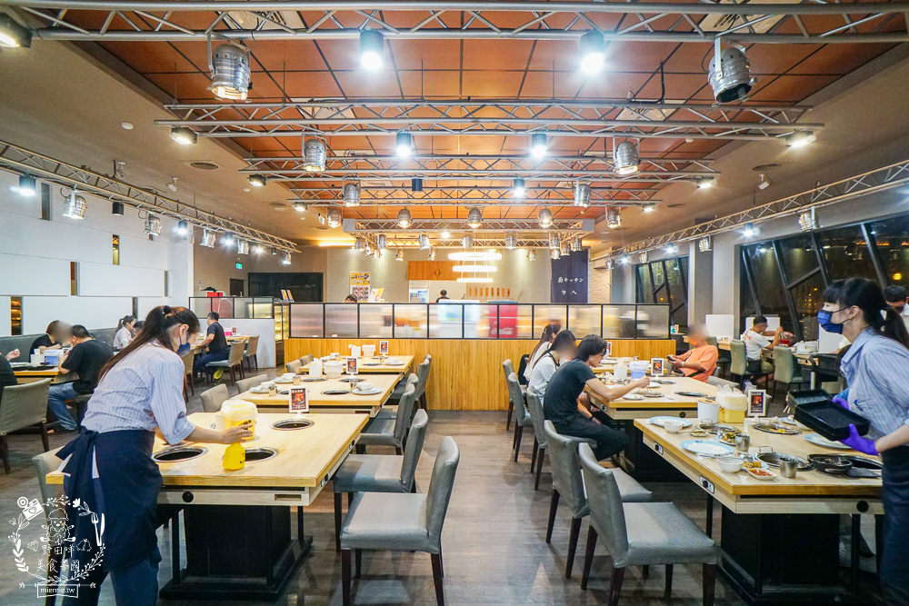 高雄鬥牛士二鍋楠梓店|350元超澎湃火鍋吃到飽!選項破百的霸氣自助吧!限量火山爆發大肉盤+熊熊冰磚超貼心~