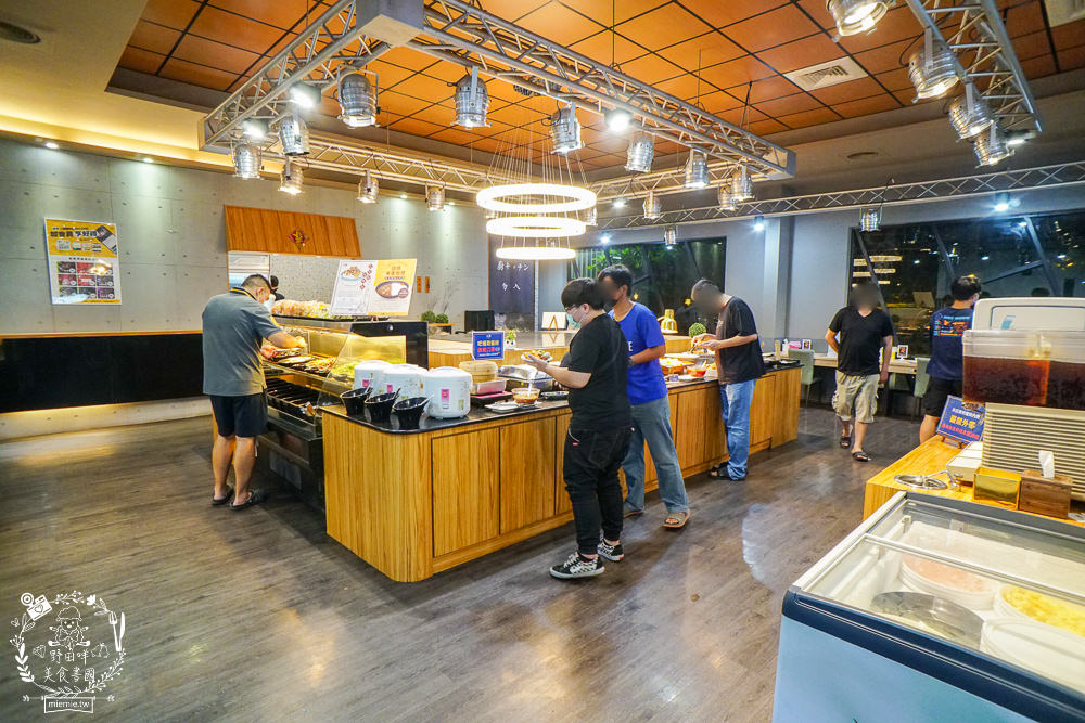 高雄鬥牛士二鍋楠梓店|350元超澎湃火鍋吃到飽!選項破百的霸氣自助吧!限量火山爆發大肉盤+熊熊冰磚超貼心~