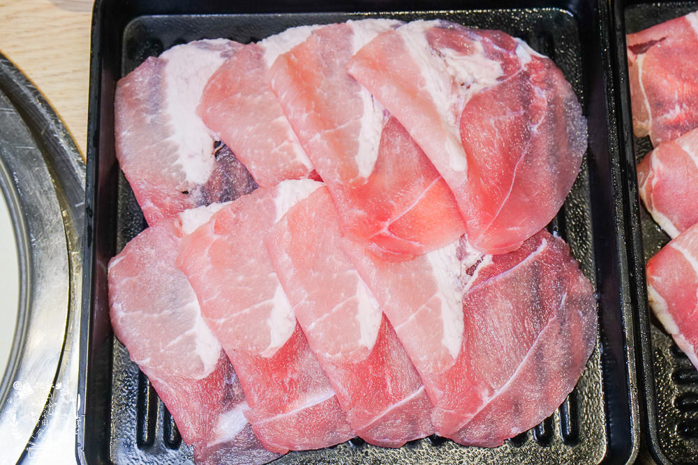 高雄鬥牛士二鍋楠梓店|350元超澎湃火鍋吃到飽!選項破百的霸氣自助吧!限量火山爆發大肉盤+熊熊冰磚超貼心~