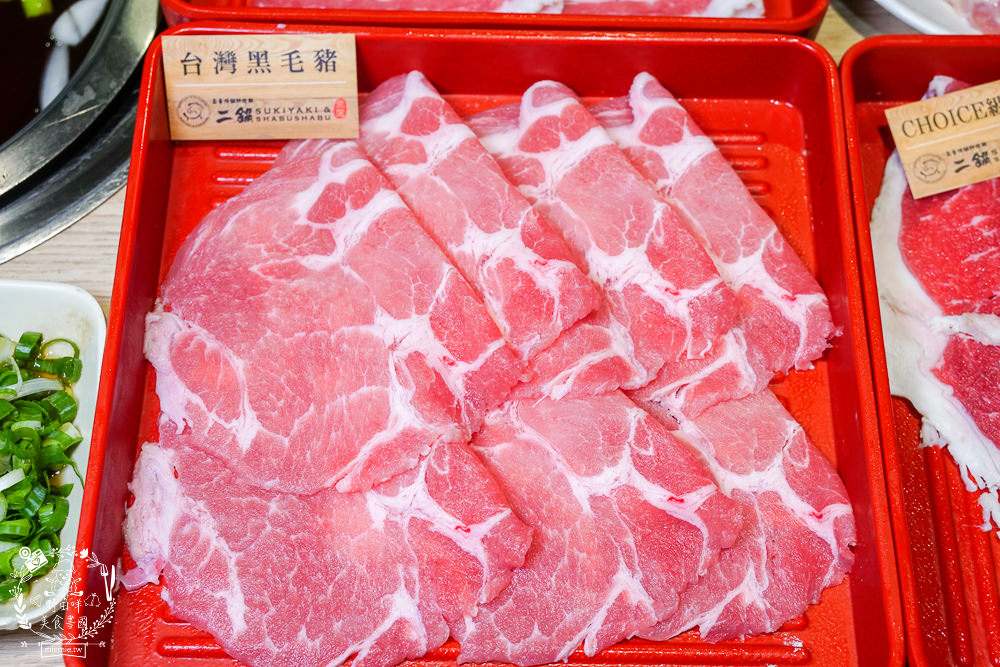 高雄鬥牛士二鍋楠梓店|350元超澎湃火鍋吃到飽!選項破百的霸氣自助吧!限量火山爆發大肉盤+熊熊冰磚超貼心~