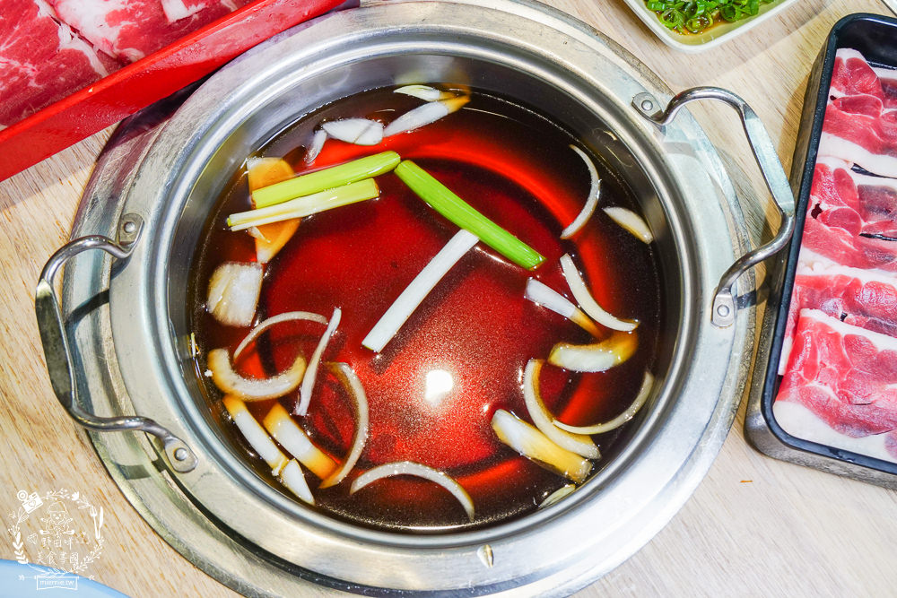 高雄鬥牛士二鍋楠梓店|350元超澎湃火鍋吃到飽!選項破百的霸氣自助吧!限量火山爆發大肉盤+熊熊冰磚超貼心~