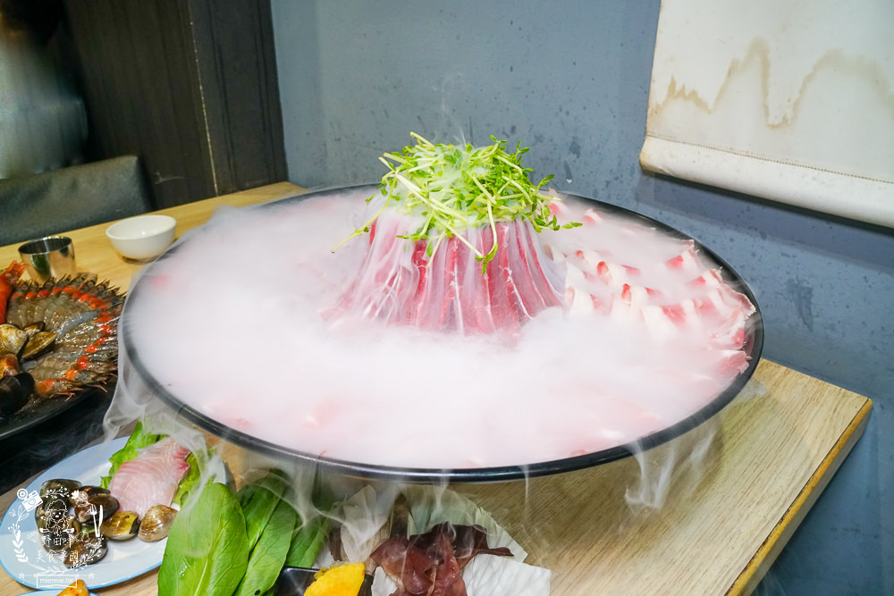 高雄鬥牛士二鍋楠梓店|350元超澎湃火鍋吃到飽!選項破百的霸氣自助吧!限量火山爆發大肉盤+熊熊冰磚超貼心~