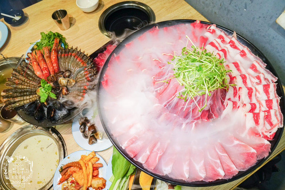 高雄鬥牛士二鍋楠梓店|350元超澎湃火鍋吃到飽!選項破百的霸氣自助吧!限量火山爆發大肉盤+熊熊冰磚超貼心~