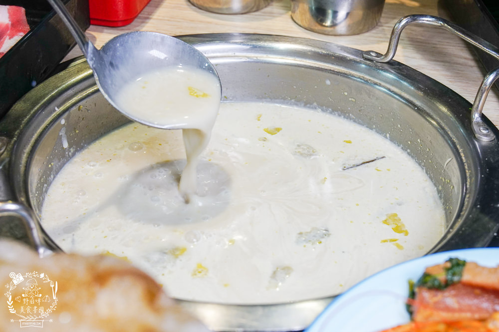 高雄鬥牛士二鍋楠梓店|350元超澎湃火鍋吃到飽!選項破百的霸氣自助吧!限量火山爆發大肉盤+熊熊冰磚超貼心~