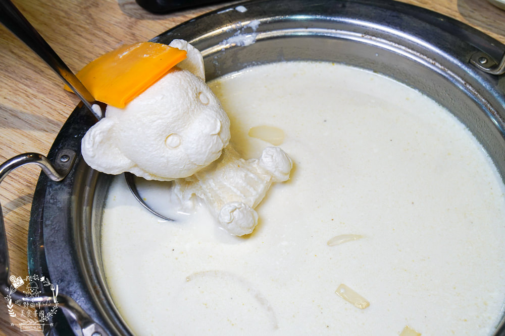 高雄鬥牛士二鍋楠梓店|350元超澎湃火鍋吃到飽!選項破百的霸氣自助吧!限量火山爆發大肉盤+熊熊冰磚超貼心~