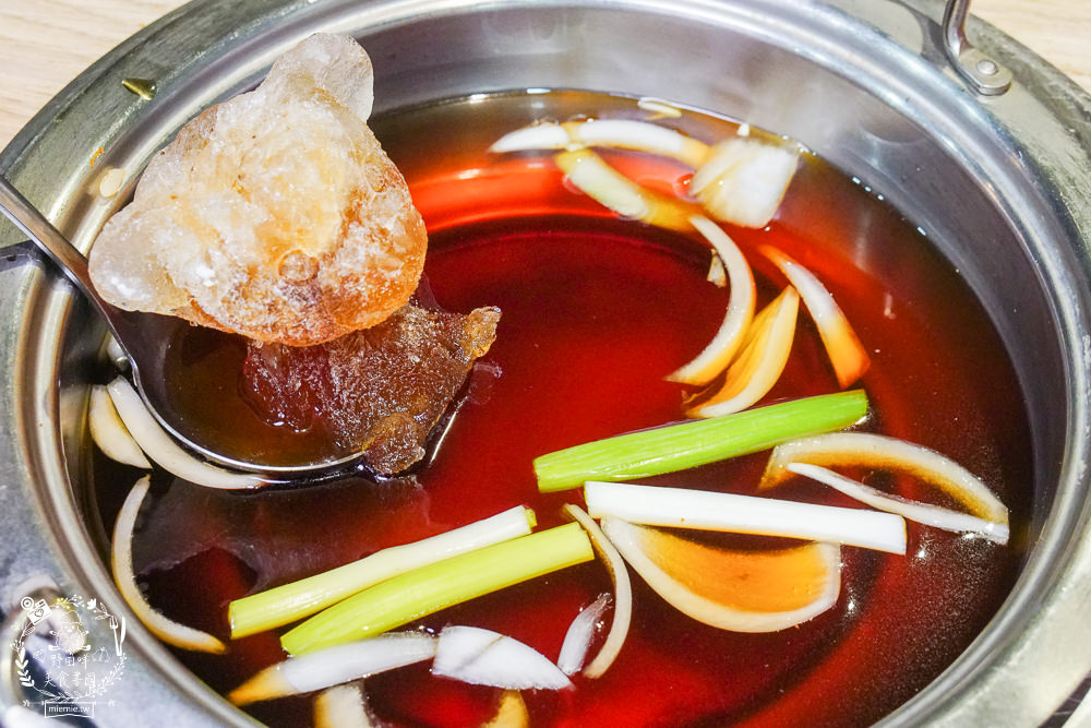 高雄鬥牛士二鍋楠梓店|350元超澎湃火鍋吃到飽!選項破百的霸氣自助吧!限量火山爆發大肉盤+熊熊冰磚超貼心~