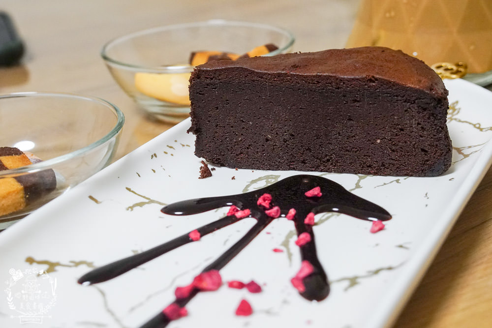 魔法咪嚕寵物咖啡館|台南超人氣寵物餐廳!10多隻萌寵陪伴用餐療癒到融化了!不訂位就容易撲空唷!