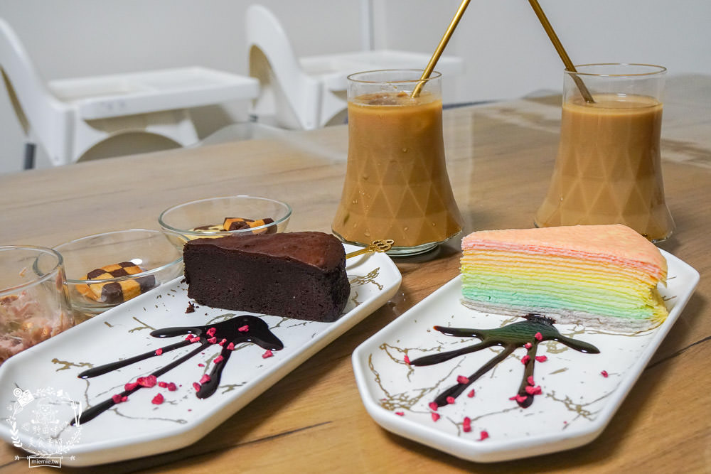 魔法咪嚕寵物咖啡館|台南超人氣寵物餐廳!10多隻萌寵陪伴用餐療癒到融化了!不訂位就容易撲空唷!