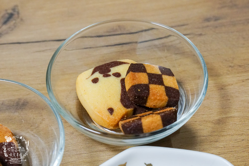 魔法咪嚕寵物咖啡館|台南超人氣寵物餐廳!10多隻萌寵陪伴用餐療癒到融化了!不訂位就容易撲空唷!