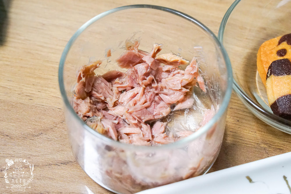 魔法咪嚕寵物咖啡館|台南超人氣寵物餐廳!10多隻萌寵陪伴用餐療癒到融化了!不訂位就容易撲空唷!