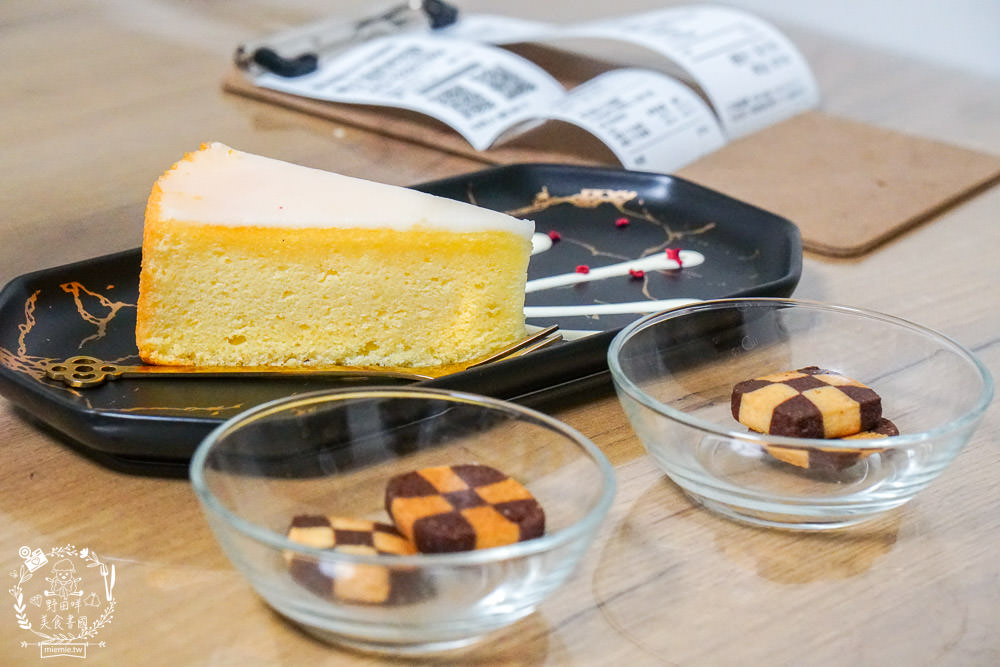 魔法咪嚕寵物咖啡館|台南超人氣寵物餐廳!10多隻萌寵陪伴用餐療癒到融化了!不訂位就容易撲空唷!