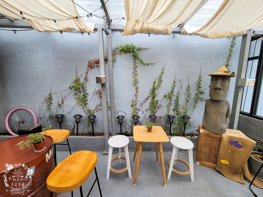 高雄網美餐廳[魚&吉2.0]超好拍的浪漫餐廳!鬆軟香甜舒芙蕾x清爽Q彈拌麵