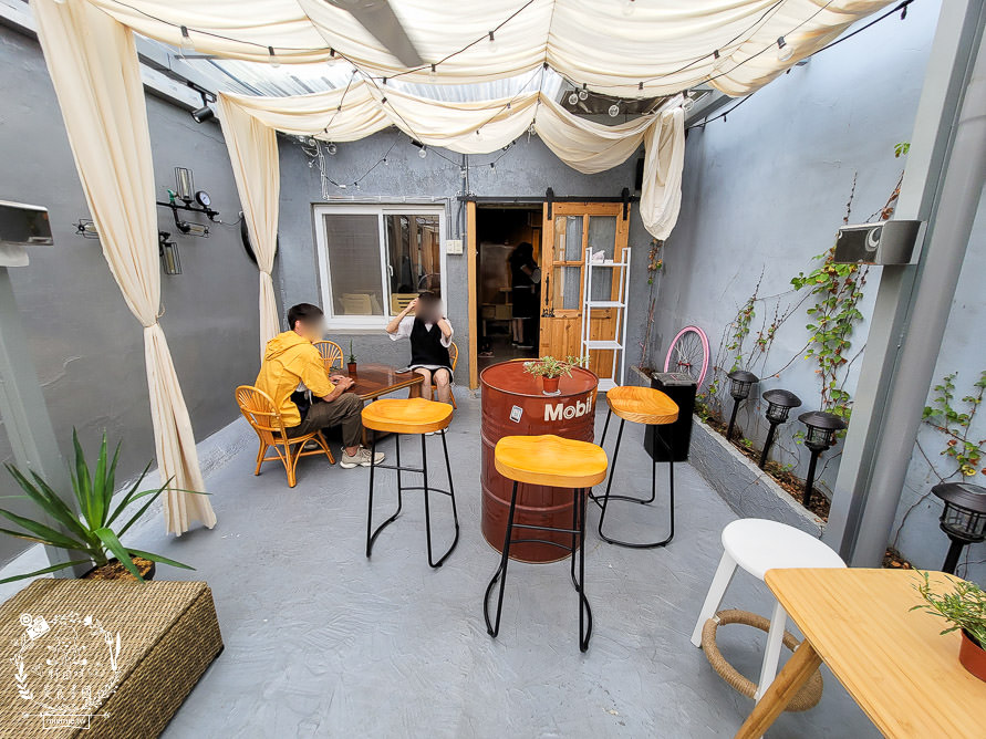 高雄網美餐廳[魚&吉2.0]超好拍的浪漫餐廳!鬆軟香甜舒芙蕾x清爽Q彈拌麵