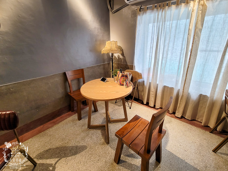 高雄網美餐廳[魚&吉2.0]超好拍的浪漫餐廳!鬆軟香甜舒芙蕾x清爽Q彈拌麵