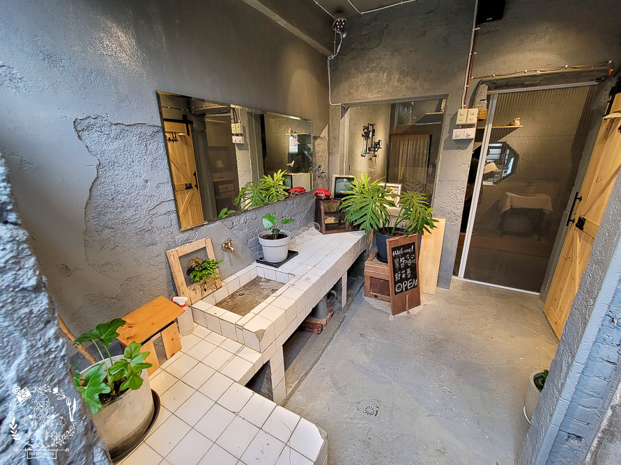 高雄網美餐廳[魚&吉2.0]超好拍的浪漫餐廳!鬆軟香甜舒芙蕾x清爽Q彈拌麵