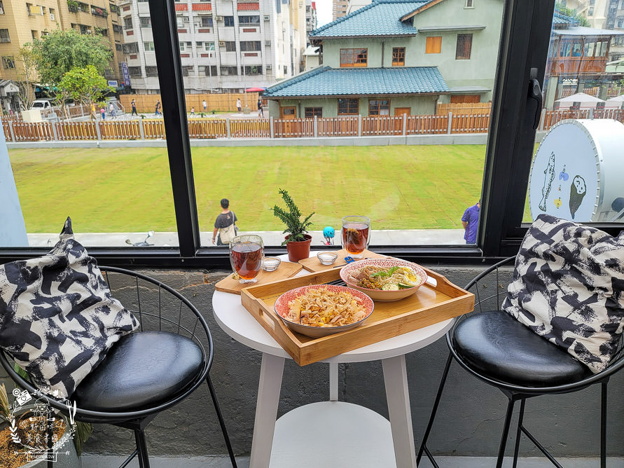 高雄網美餐廳[魚&吉2.0]超好拍的浪漫餐廳!鬆軟香甜舒芙蕾x清爽Q彈拌麵