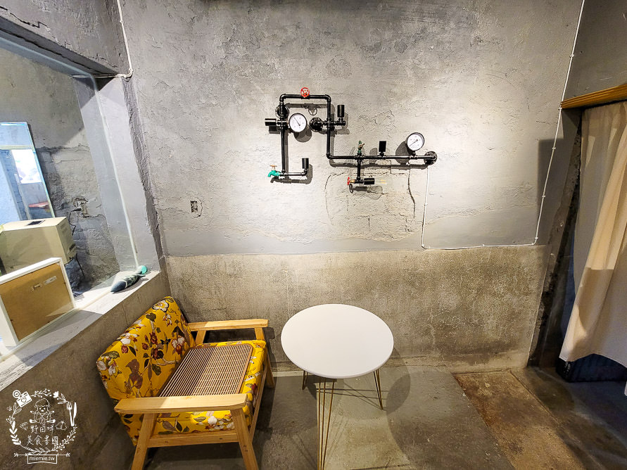 高雄網美餐廳[魚&吉2.0]超好拍的浪漫餐廳!鬆軟香甜舒芙蕾x清爽Q彈拌麵