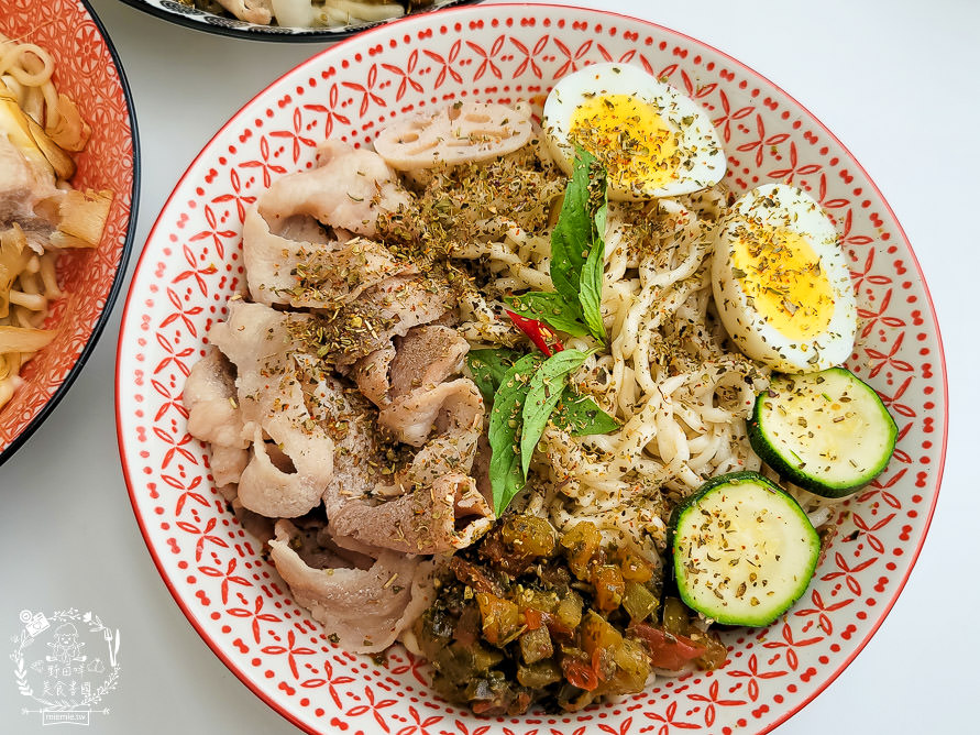 高雄網美餐廳[魚&吉2.0]超好拍的浪漫餐廳!鬆軟香甜舒芙蕾x清爽Q彈拌麵