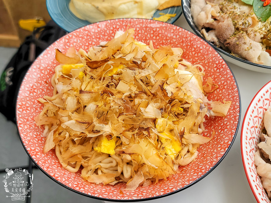 高雄網美餐廳[魚&吉2.0]超好拍的浪漫餐廳!鬆軟香甜舒芙蕾x清爽Q彈拌麵