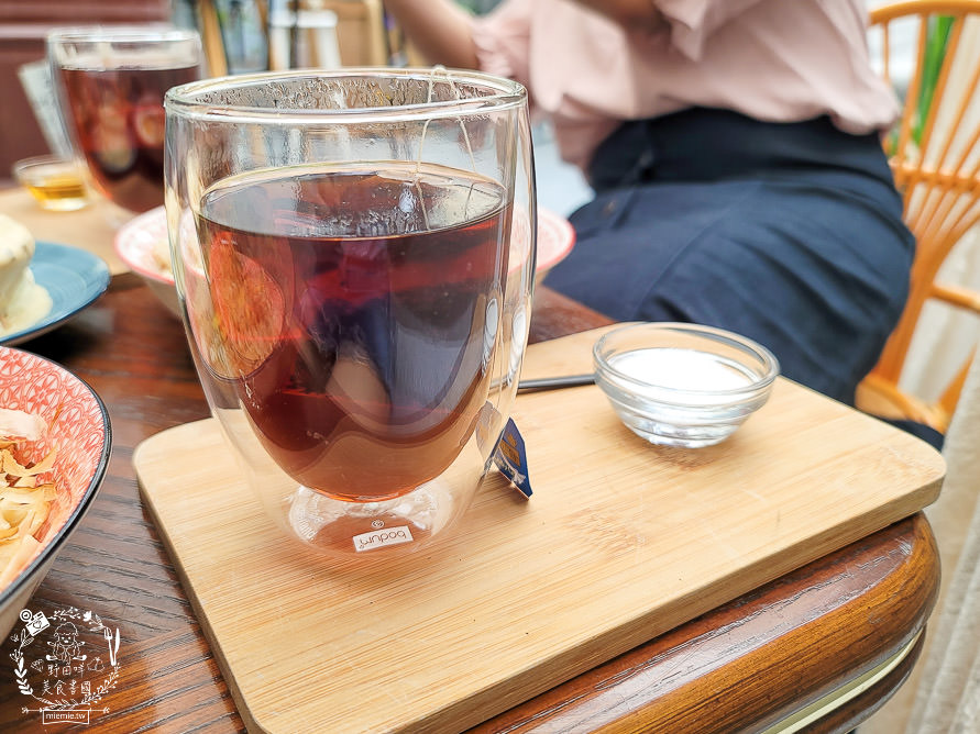 高雄網美餐廳[魚&吉2.0]超好拍的浪漫餐廳!鬆軟香甜舒芙蕾x清爽Q彈拌麵